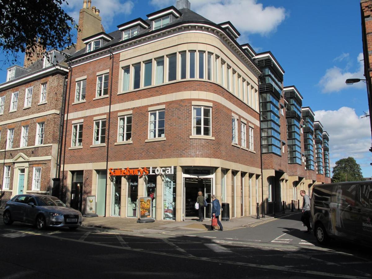 Churchill Two Bedroom Apartments With Free Parking And The Minster View York Bagian luar foto