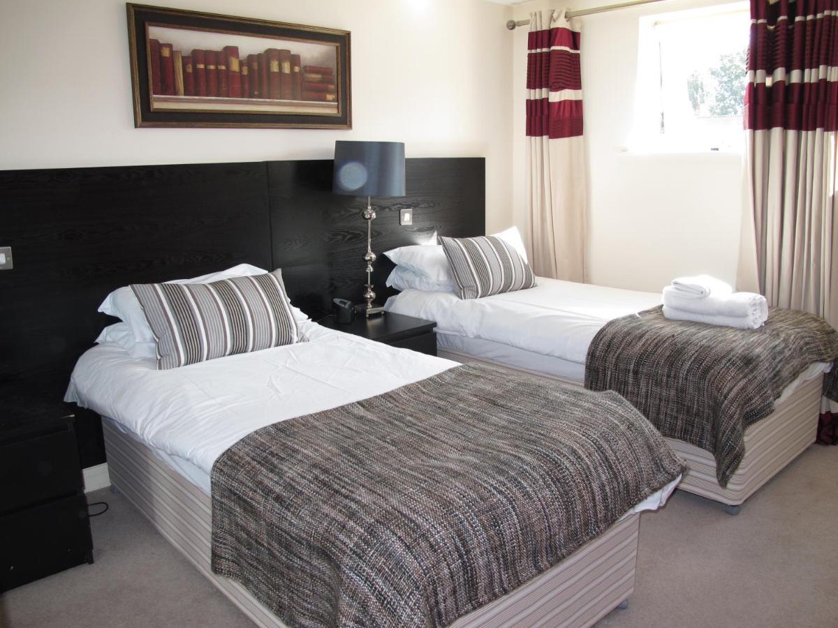 Churchill Two Bedroom Apartments With Free Parking And The Minster View York Bagian luar foto