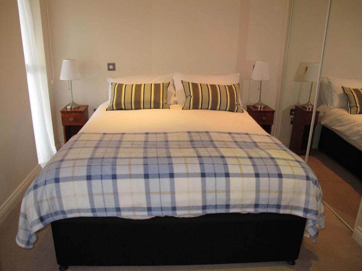 Churchill Two Bedroom Apartments With Free Parking And The Minster View York Bagian luar foto