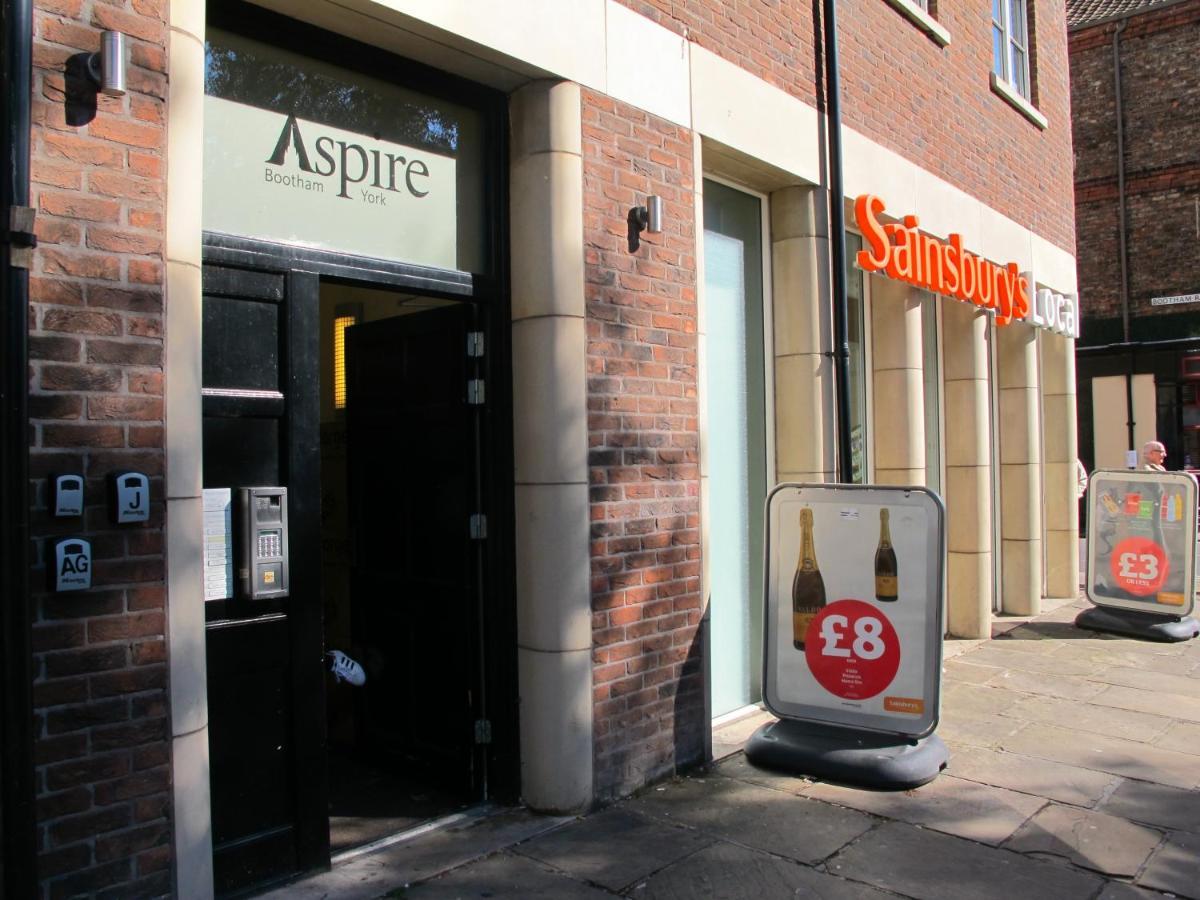 Churchill Two Bedroom Apartments With Free Parking And The Minster View York Bagian luar foto