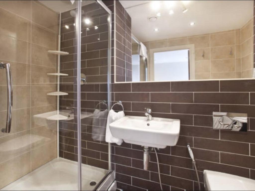 Churchill Two Bedroom Apartments With Free Parking And The Minster View York Ruang foto