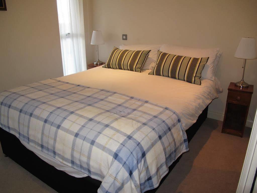 Churchill Two Bedroom Apartments With Free Parking And The Minster View York Bagian luar foto