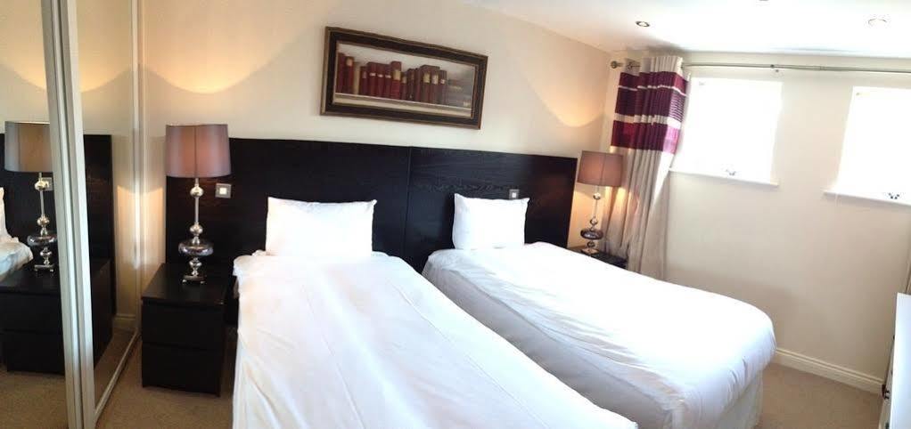 Churchill Two Bedroom Apartments With Free Parking And The Minster View York Bagian luar foto